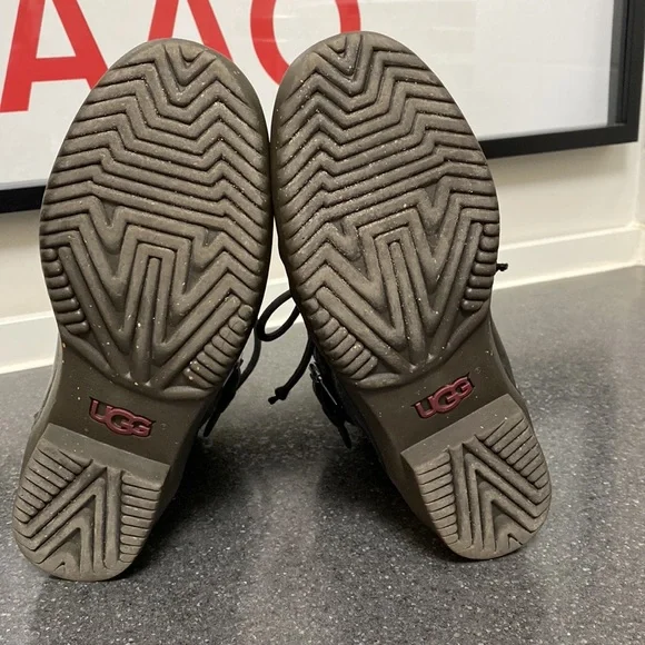 UGG WATERPROOF Fall / Winter Boot - Picture 5 of 12